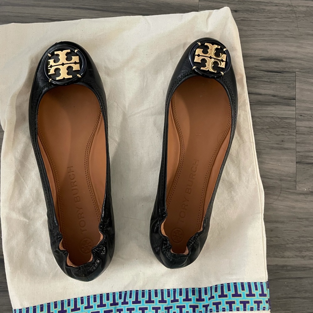 Tory burch multi logo ballet flat